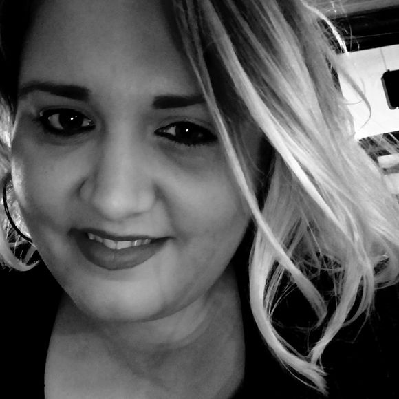 Meet your Posher, Lisa - Picture 1 of 1